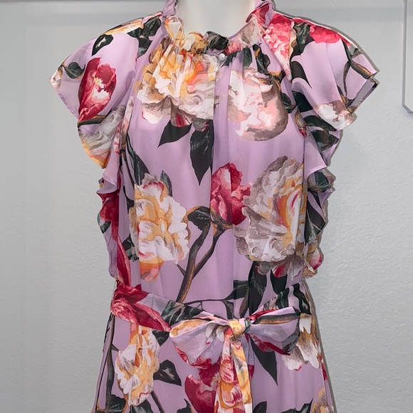 Tahari Dresses & Skirts - Tahari Dress-Excellent Condition